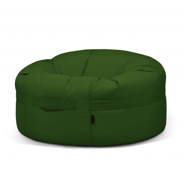 El Bean Bag Roll 105 Colorin - uso exteriores es un gran puf ergonómico redondo de color verde con asa lateral, que se muestra sobre un fondo blanco liso.