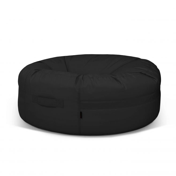 El Bean bag Roll 135 Colorin - uso exteriores es una silla negra grande y redonda con un asa lateral de tela, ideal como acento de puff terraza, que se muestra sobre un fondo blanco liso.