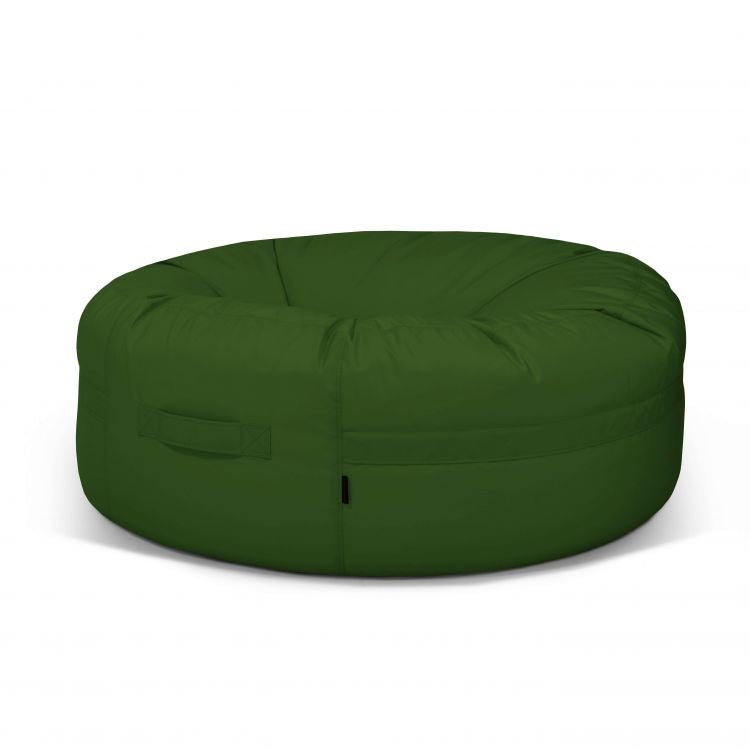 El Bean bag Roll 135 Colorin - uso exteriores es una silla grande, redonda, de color verde oscuro con un asa lateral, ideal como puff de exterior para su terraza, mostrada sobre un fondo blanco liso.