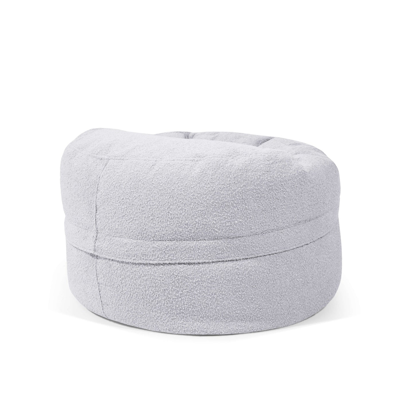 El Puff redondo de bouclé extra suave 80×80×35 cm ROLL 80 MADU es moderno y perfecto como asiento suave en salón o dormitorio, con tela mullida gris claro y tapa ligeramente hundida.