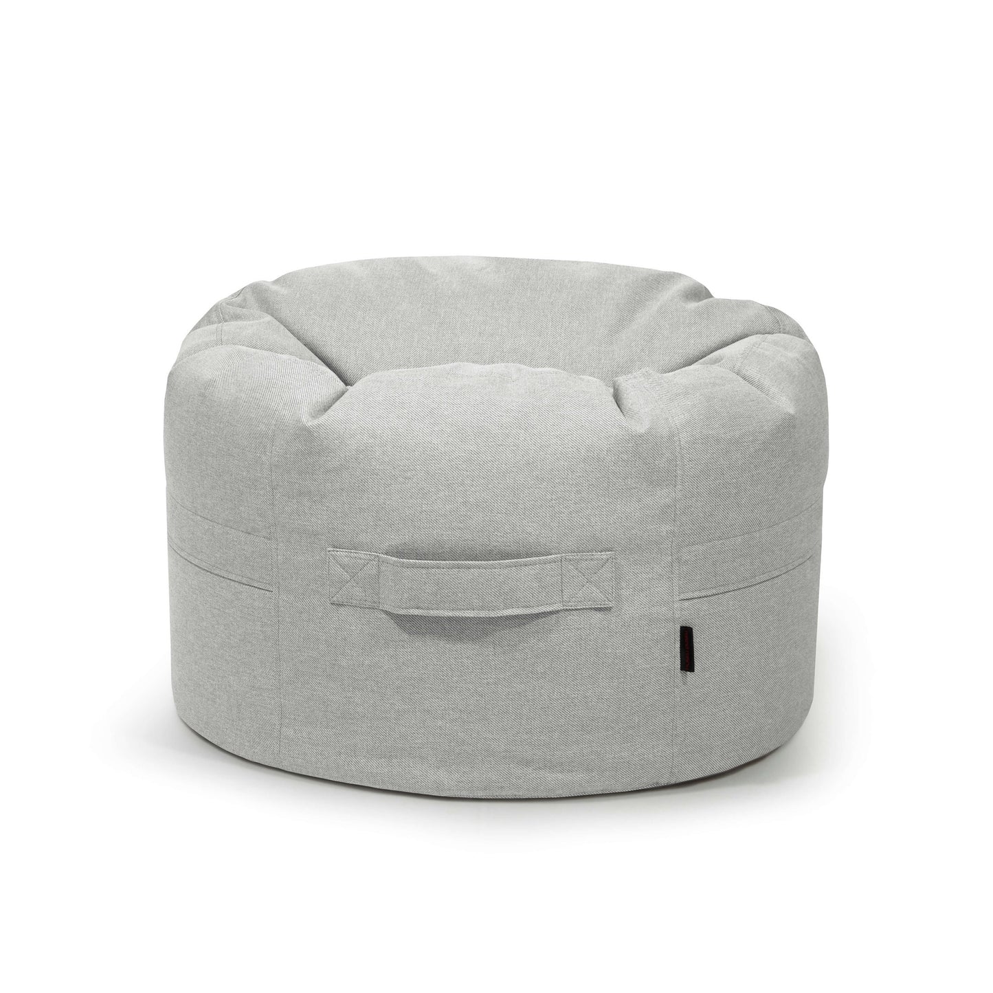 Un puf ROLL 80 RIVIERA gris claro, de 80×80×35 cm, fabricado con tejido repelente a las manchas y al agua para uso en interiores y exteriores, con asa lateral, que se muestra sobre un fondo blanco liso.