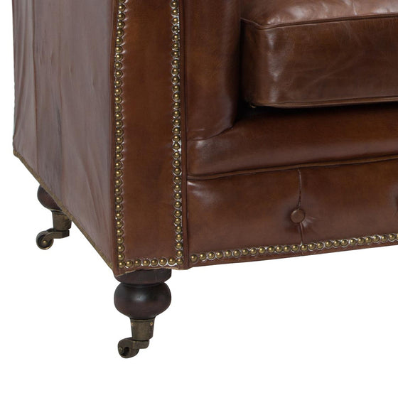 Sillón en Cuero y Madera con Capitone Kensington