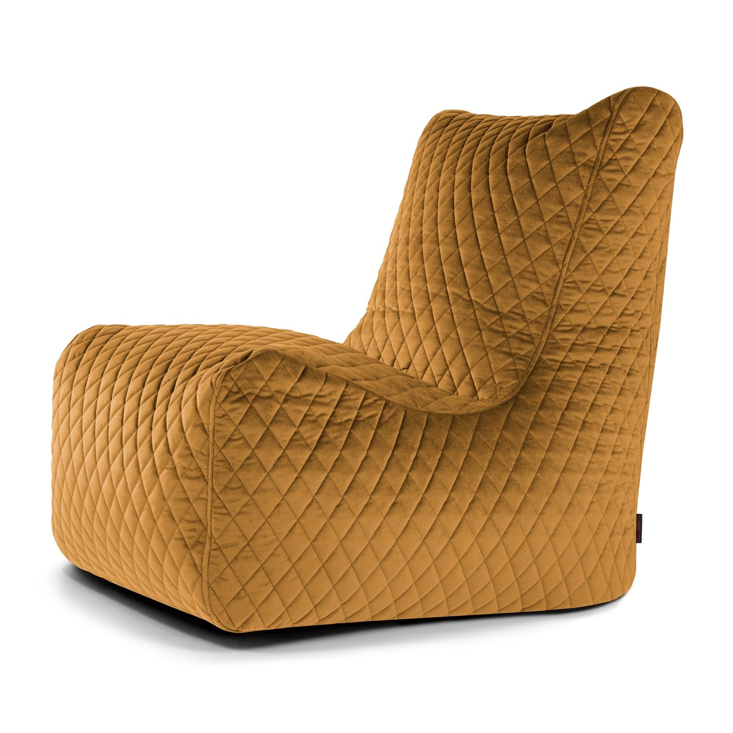 El Bean bag Seat Lure Luxe es un sillón acolchado sin brazos, de color amarillo mostaza, con respaldo alto y asiento bajo, que ofrece comodidad ergonómica y un moderno diseño estilo puff sobre fondo blanco.
