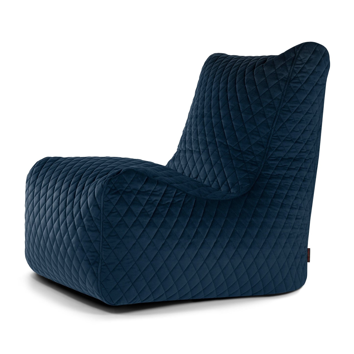 El Bean bag Seat Lure Luxe en azul oscuro presenta un diseño acolchado con respaldo alto y reposabrazos curvados, que ofrece un asiento ergonómico y se muestra sobre un fondo blanco.
