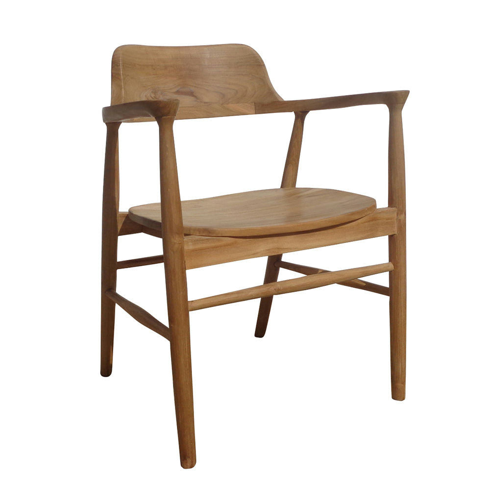 La Silla de Comedor de madera de Teca con Reposabrazos AMPAT, con respaldo curvo y asiento plano, añade elegancia al hogar con su diseño minimalista.