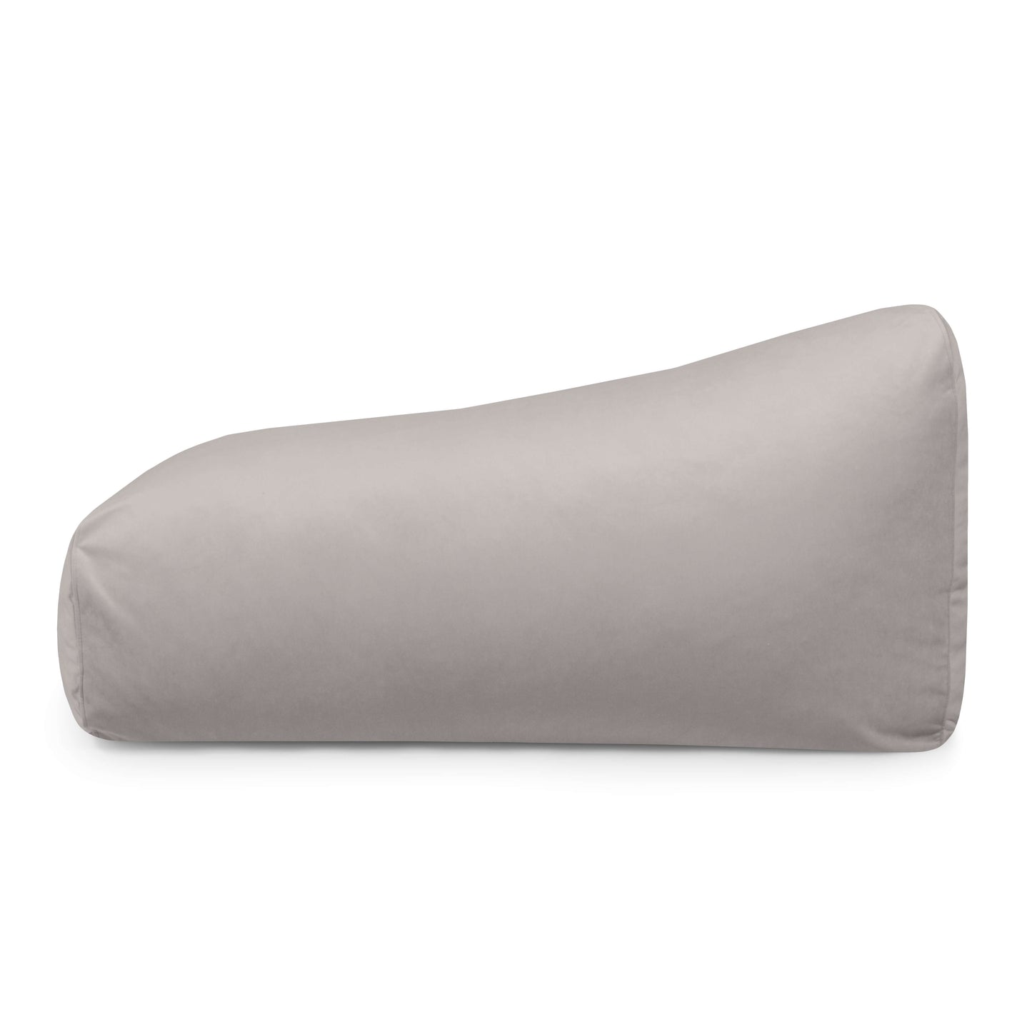 Sobre un fondo blanco se muestra un bean bag rectangular de espuma y terciopelo SNUG LONG 140 BARCELONA gris (85×145×70 cm), ideal para salones o dormitorios modernos.