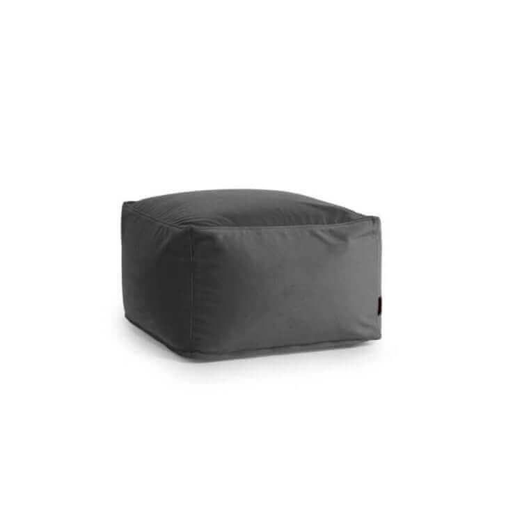 A puff cuadrado de terciopelo lavable SOFTBOX BARCELONA (70×70×40 cm) en gris oscuro se muestra sobre fondo blanco, ideal para salón o dormitorio gracias a su diseño compacto y asiento cómodo.