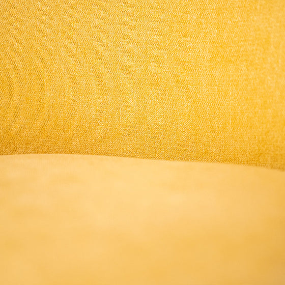 Primer plano de una tela texturizada de color amarillo, que muestra un suave degradado entre dos tonos de amarillo, perfecto para el tapizado personalizable del Taburete en Madera y Tapizado Xally en un ambiente de diseño contemporáneo.