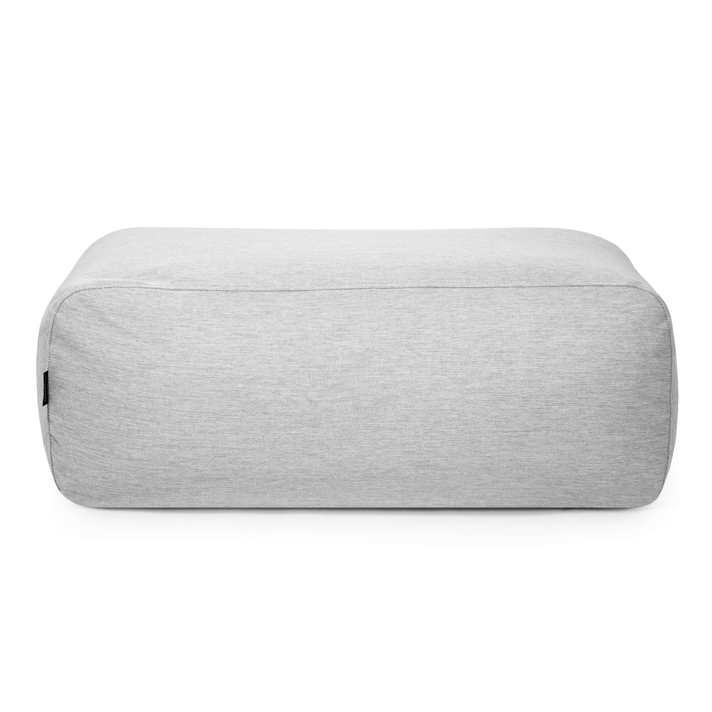 Sobre fondo blanco se muestra una moderna otomana rectangular, TUBE 100 CASA, de suave tejido lavable (100×57×38 cm), en color gris claro, apta para uso interior y exterior.