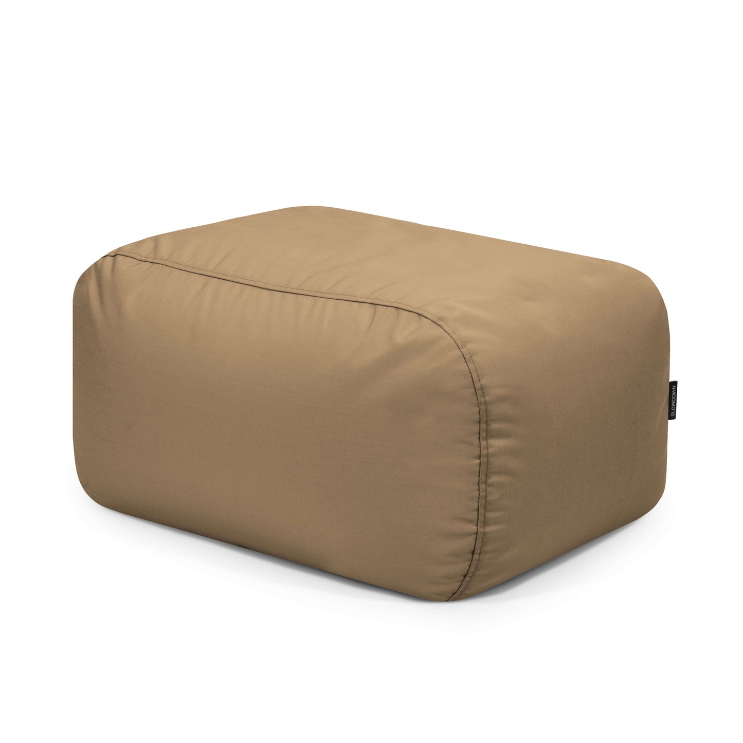 El Bean bag Tube Pouf Colorin - uso exteriores es un puf rectangular de tela color canela con bordes redondeados y costuras visibles, que recuerda a un bean bag y se muestra sobre un fondo blanco.