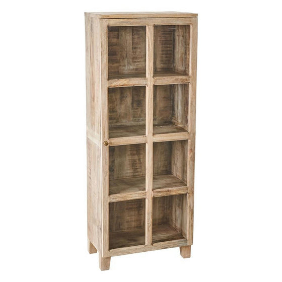 El gabinete Vitrina Estrecha Natural Blanco Rozado en Madera de Mango cuenta con seis compartimentos y una puerta de vidrio, elegantemente sostenida por cuatro patas.