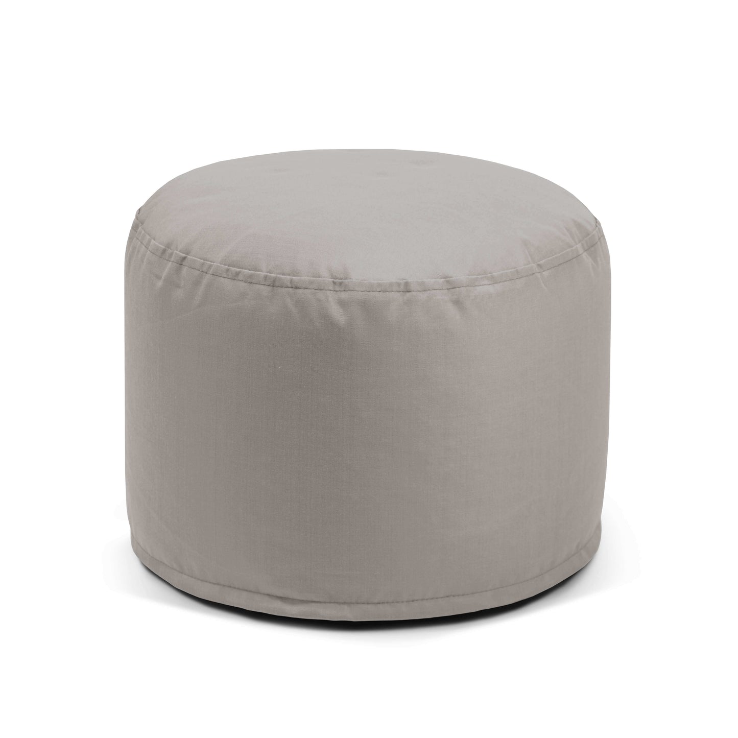 El Pouf Mini Colorin - uso exteriores es una otomana redonda de color gris claro con costuras visibles y diseño liso. Fabricado con tejido certificado OEKO-TEX, es un asiento compacto y versátil para cualquier espacio, perfecto para uso exterior.