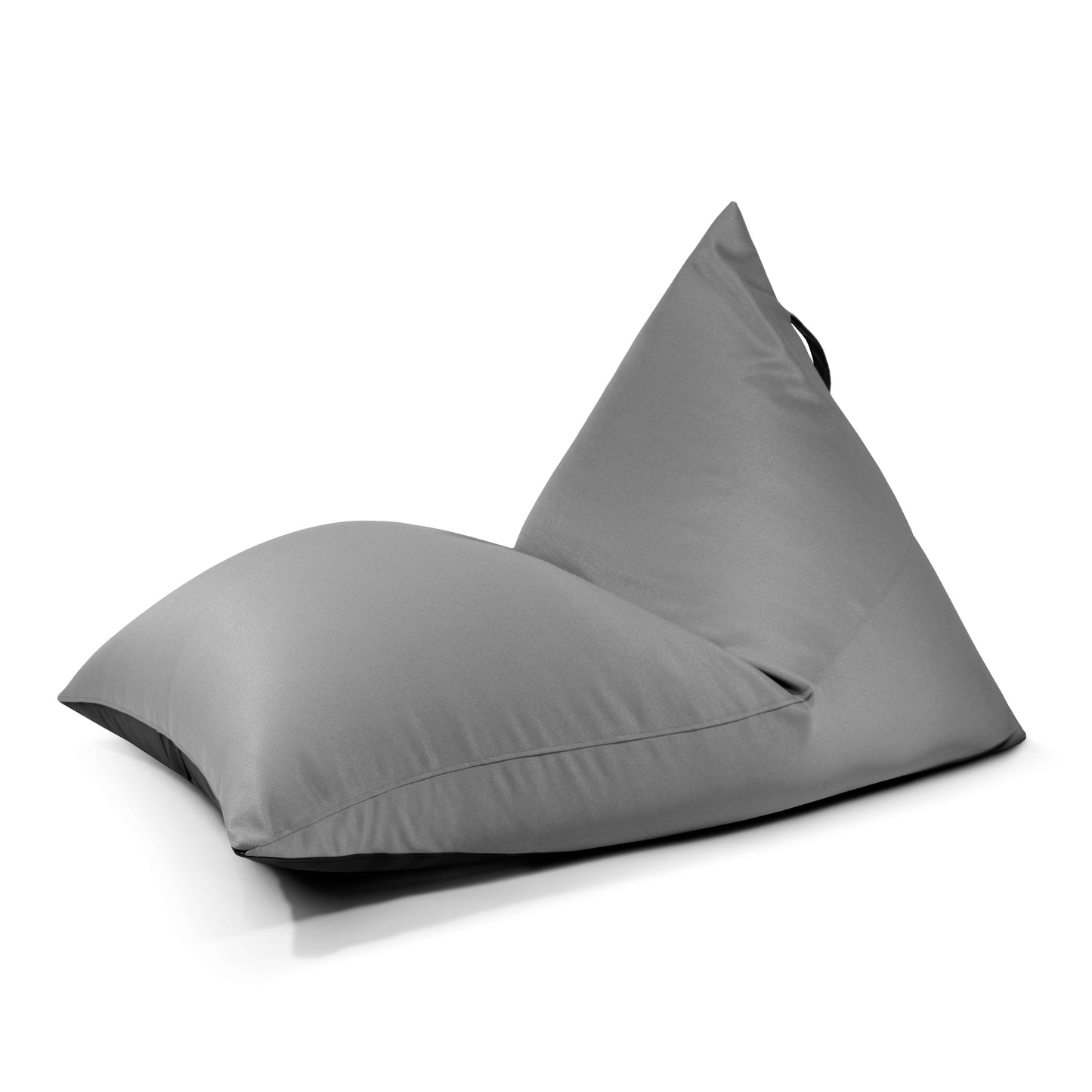 El puff RAZZMATAZZ PROFUSE bean bag grande de tejido ignífugo (155×120×95 cm) en gris cuenta con un asa y un diseño elegante y moderno, ideal para salón, dormitorio o terraza cubierta, que ofrece comodidad y apoyo.