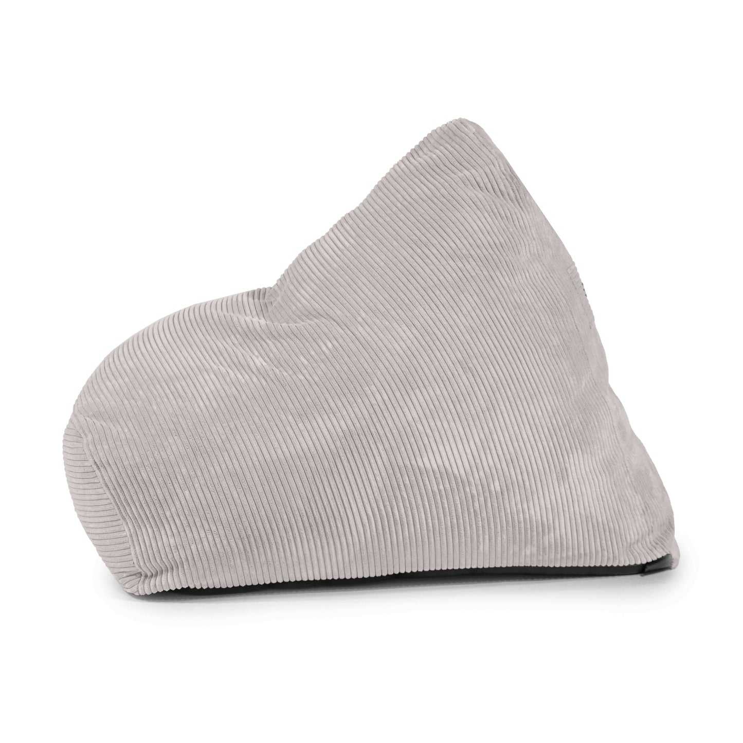 El SNUG 100 WAVES puff grande de foam y terciopelo acanalado (110×100×74 cm) presenta un diseño moderno con respaldo triangular, ideal para salón o dormitorio. Se muestra de lado sobre fondo blanco.