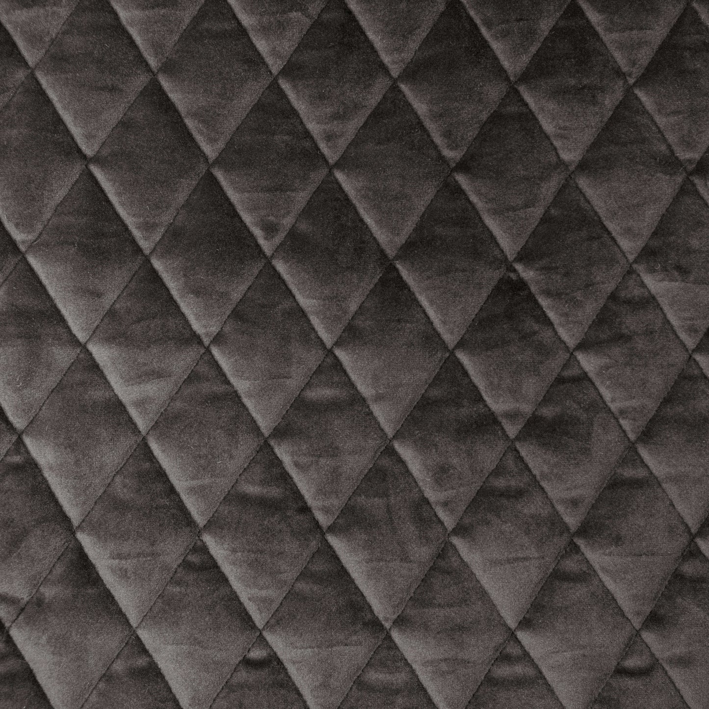 Detalle del suave tejido acolchado gris oscuro con diseño de rombos del Foam Bean Bag OM 110 Barcelona, diseñado para ofrecer una comodidad y un estilo superiores.