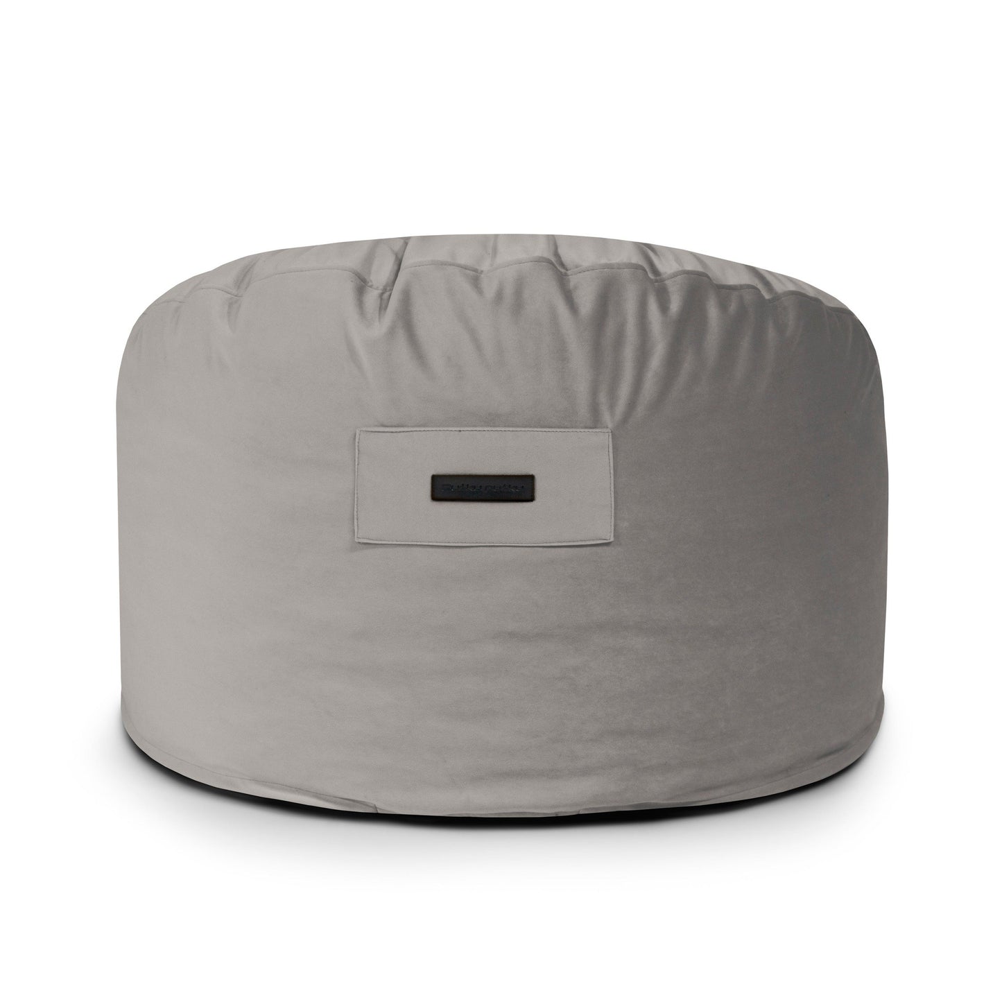 Sillón bean bag redondo de espuma y terciopelo, 85×85×38 cm, en gris claro. Estilo moderno para el salón o el dormitorio. OM 85 BARCELONA-asiento ergonómico para niños y comodidad acogedora. Presenta una pequeña etiqueta frontal; se muestra sobre fondo blanco.