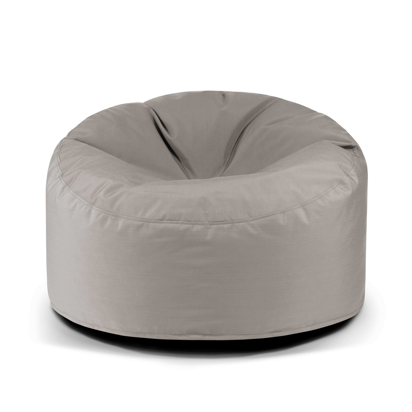 El OM 110 COLORIN es un moderno puf redondo de espuma (110×110×75 cm) con tejido hidrófugo para uso interior/exterior, en gris claro sobre fondo blanco.