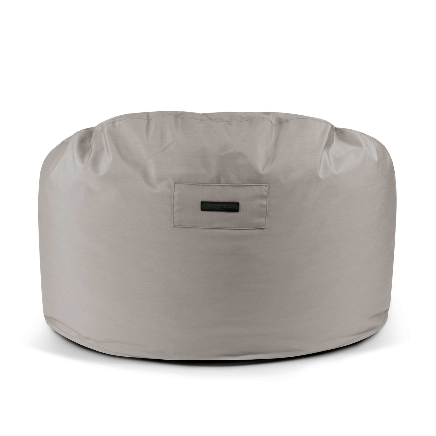 Un moderno sillón redondo bean bag gris claro (110×110×75 cm) de espuma y tejido hidrófugo, apto para uso interior/exterior-OM 110 COLORIN. Presenta una pequeña etiqueta frontal negra y es perfecto para un confort ergonómico.