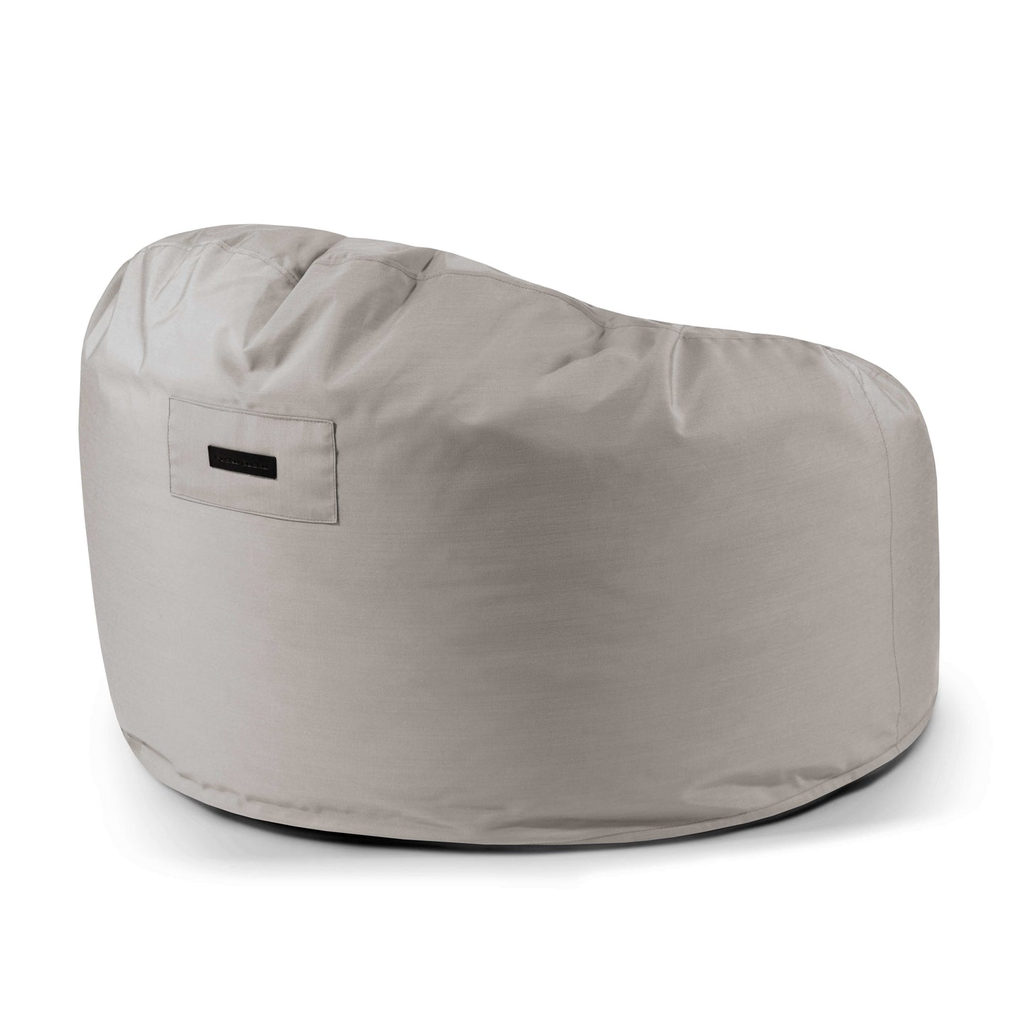 Moderno puf de espuma redondo OM 110 COLORIN gris claro (110×110×75 cm) con tejido hidrófugo, para uso en interiores y exteriores, que se muestra con una etiqueta rectangular cosida en su parte posterior sobre fondo blanco.