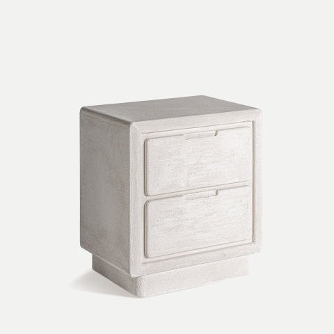La Mesita de noche en DM blanco Comodino Arnsberg presenta un diseño rectangular de color crema con dos cajones extraíbles sobre una base de pedestal sobre un fondo liso, que incorpora un diseño minimalista.