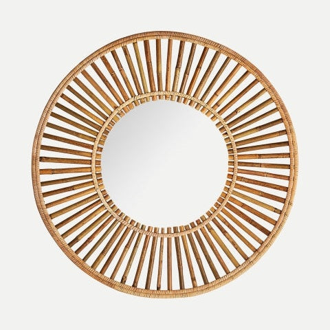 Espejo redondo de bambú natural (90 cm) Arteaga con amplio marco decorativo y diseño calado tipo sol, ideal para aportar un toque de modernidad y material natural a cualquier ambiente.