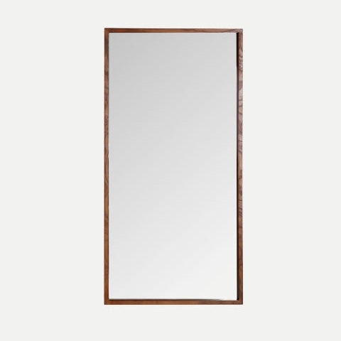 El Espejo en madera DM (51x102 cm) Prunet presenta un marco rectangular sencillo, ideal para la decoración de interiores, que se muestra sobre un fondo blanco liso.