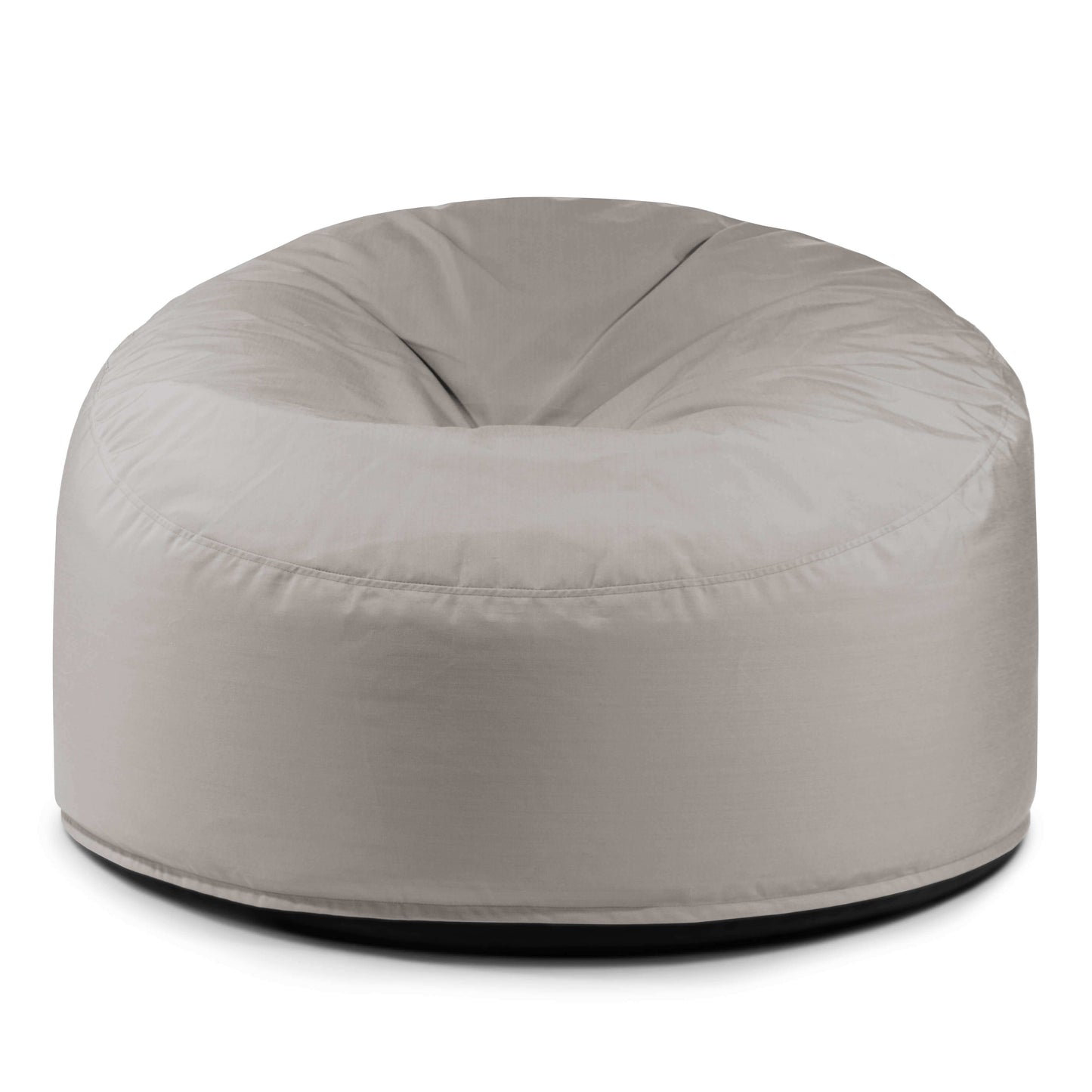 La Foam Bean Bag OM 110 Barcelona es una silla redonda de color gris claro con una superficie de tela ligeramente arrugada que ofrece soporte ergonómico, presentada sobre un fondo blanco liso.