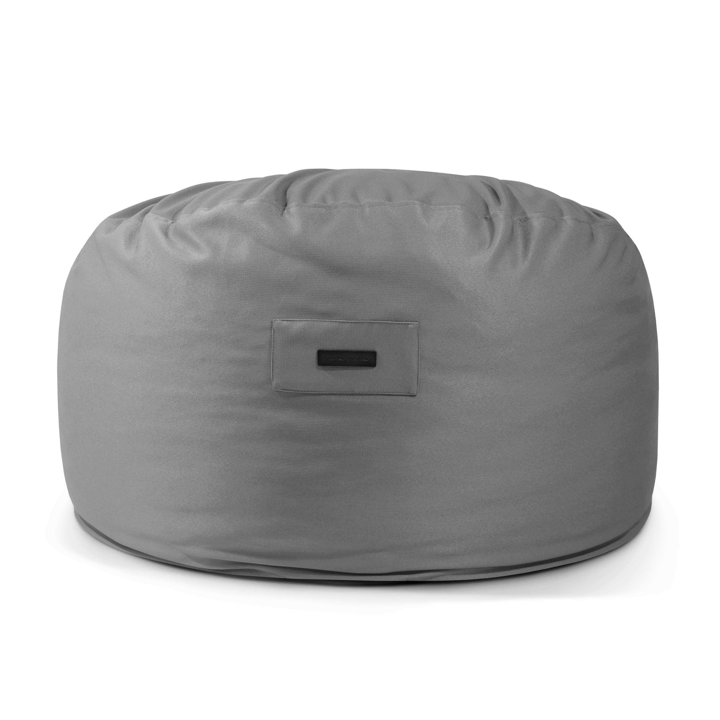 La Foam Bean Bag OM 110 Barcelona, una silla grande y redonda de color gris con un parche rectangular cosido en la parte delantera, se presenta sobre un fondo blanco para un asiento confortable.