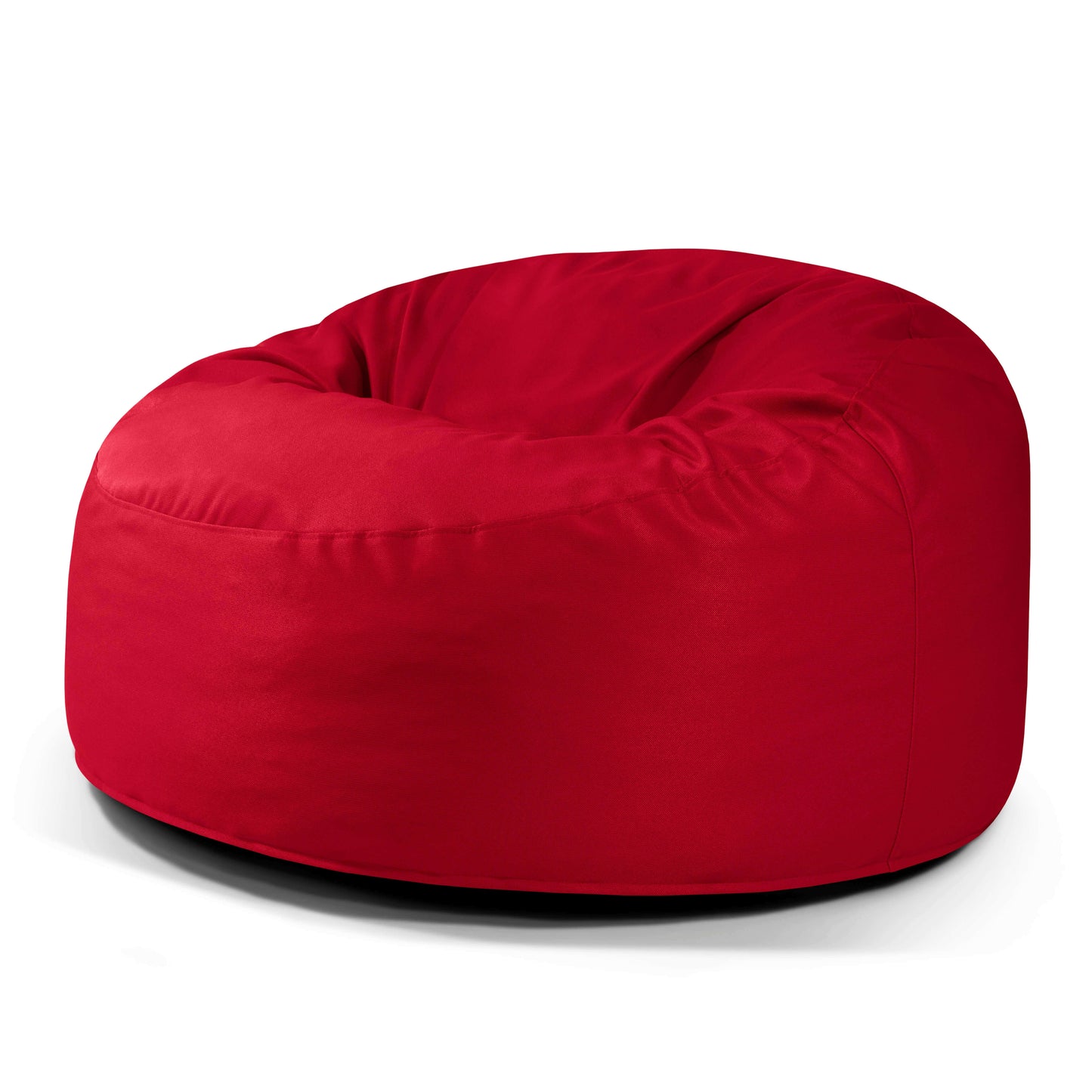 El Foam Bean Bag OM 110 Barcelona es un gran sillón redondo de color rojo relleno de copos de espuma de alta densidad y con una superficie de tela lisa, que se muestra sobre un fondo blanco liso.