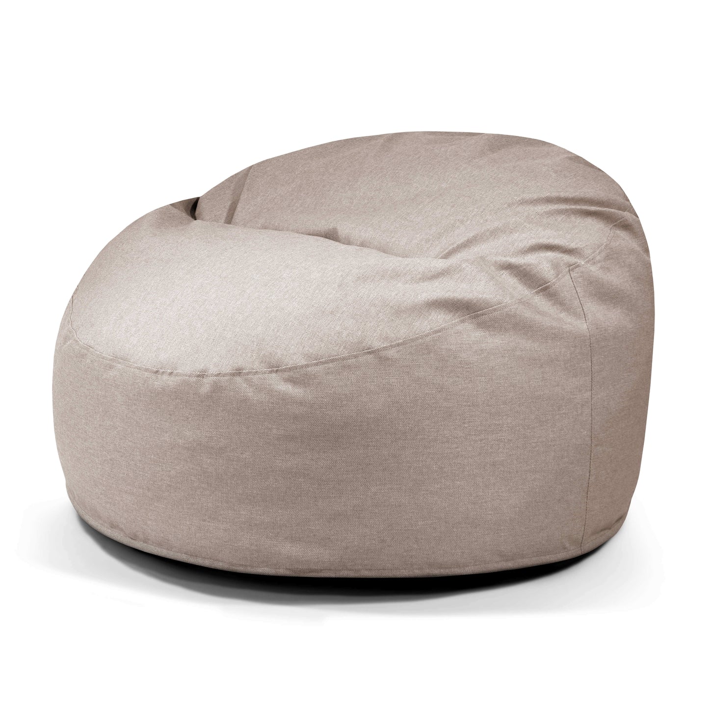 El puf de espuma OM 110 Riviera es un puf de espuma blanco preparado para exteriores que ofrece un asiento cómodo, perfecto para relajarse con estilo e integrarse a la perfección en cualquier habitación.