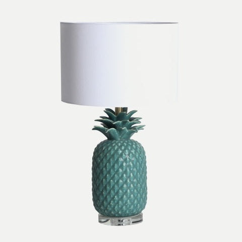 Lámpara de mesa en cerámica verde Eyen con pantalla blanca cilíndrica y base decorativa, perfecta para dar un toque original y elegante a tu hogar.