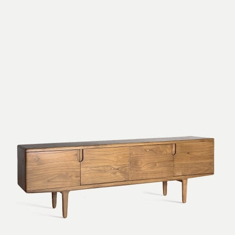 El mueble TV en madera mindi Slough es un aparador moderno de madera de mediados de siglo que cuenta con tres cajones y dos gabinetes, complementados con patas cónicas sobre un fondo liso, que muestra elegancia natural.