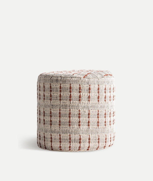 A puff redondo de yute beige 40×40×40 cm - natural - KHALES, con diseño artesanal y acabado en tonos crema, ideal como asiento auxiliar, presentado sobre un fondo blanco.