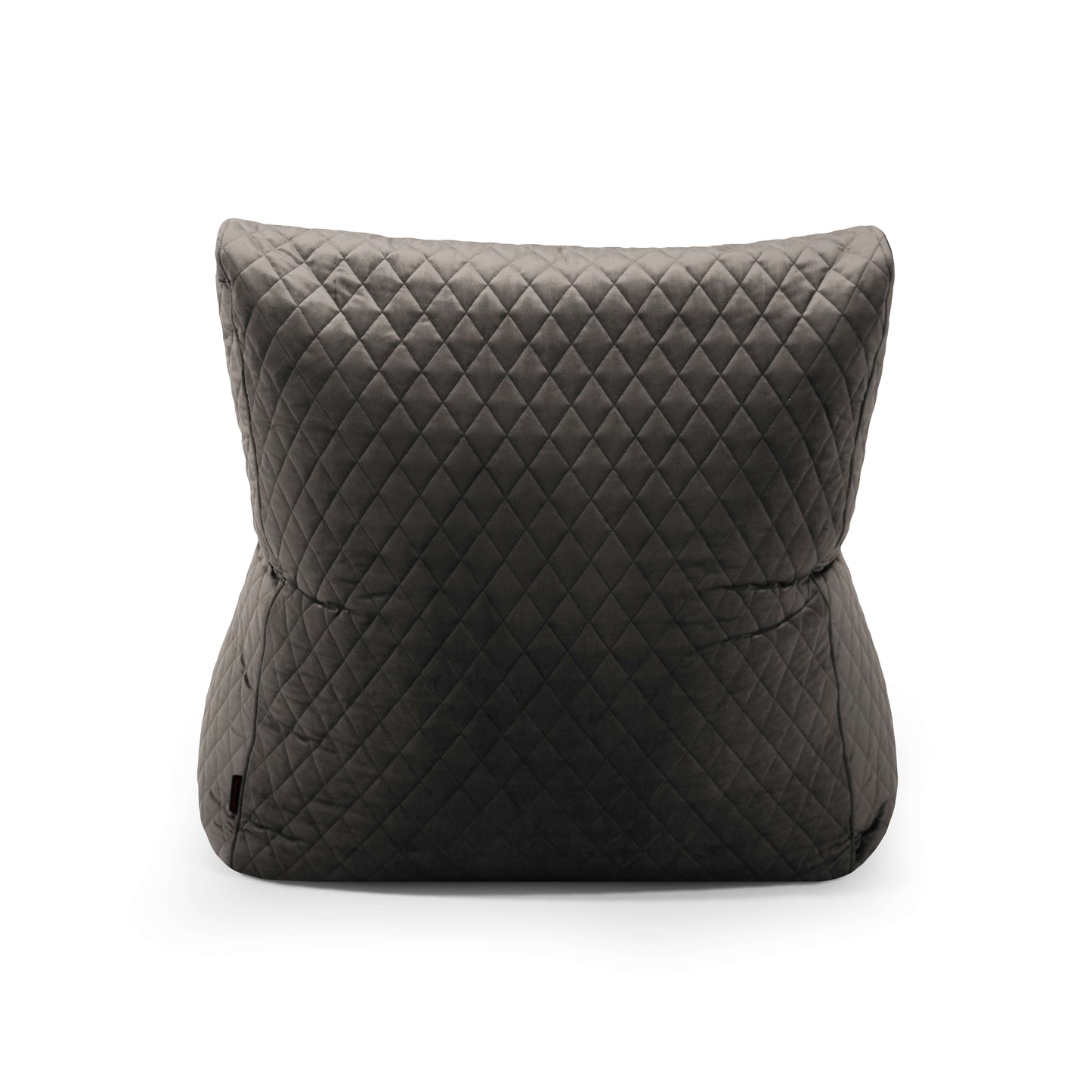 El Bean bag Seat 100 Lure Luxe, en gris oscuro grande con acolchado de rombos, se asienta sobre un fondo blanco, ofreciendo un asiento cómodo y acogedor.