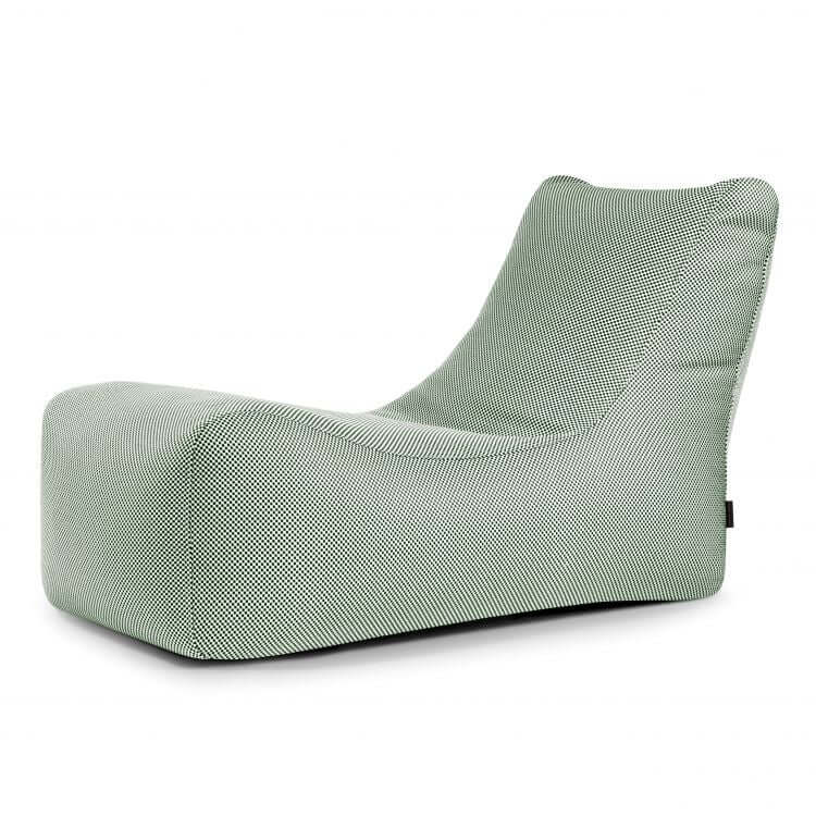 La Bean bag Lounge Capri - uso exteriores, una moderna silla verde con asiento bajo y respaldo curvado en tejido OEKO-TEX texturizado, se muestra sobre fondo blanco.