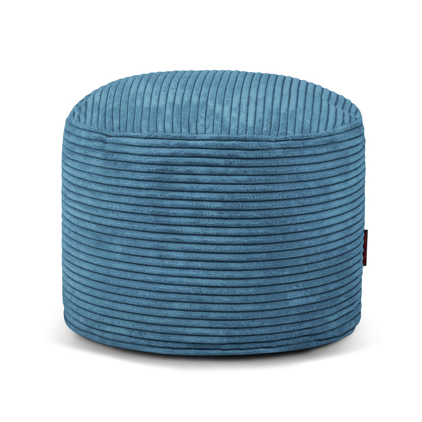 Un compacto puf redondo MINI WAVES de terciopelo acanalado azul (40×40×30 cm), perfecto para el dormitorio o el salón, sobre fondo blanco.
