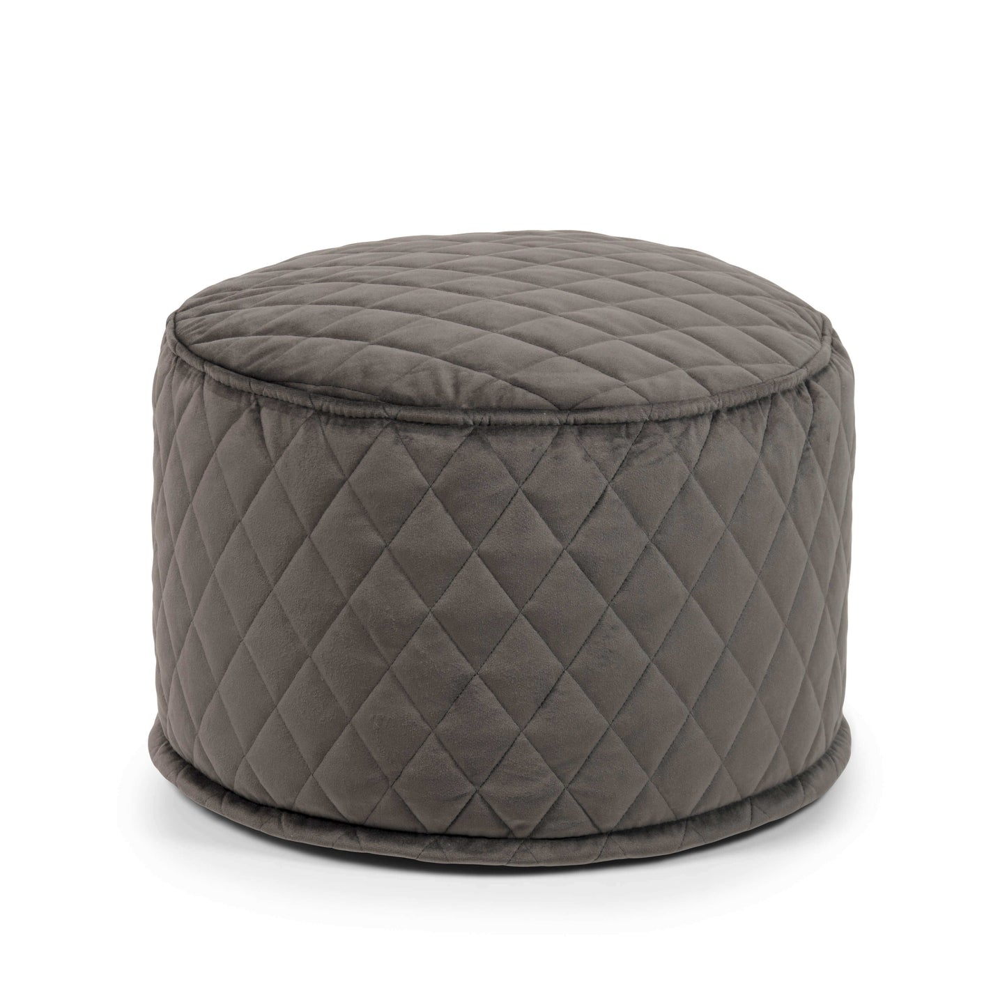 The Puff redondo de terciopelo acolchado 40×40×30 cm MINI LURE LUXE ofrece un asiento cómodo con superficie suave y costuras en forma de diamante, ideal para dormitorio o salón. Se muestra sobre un fondo blanco liso.