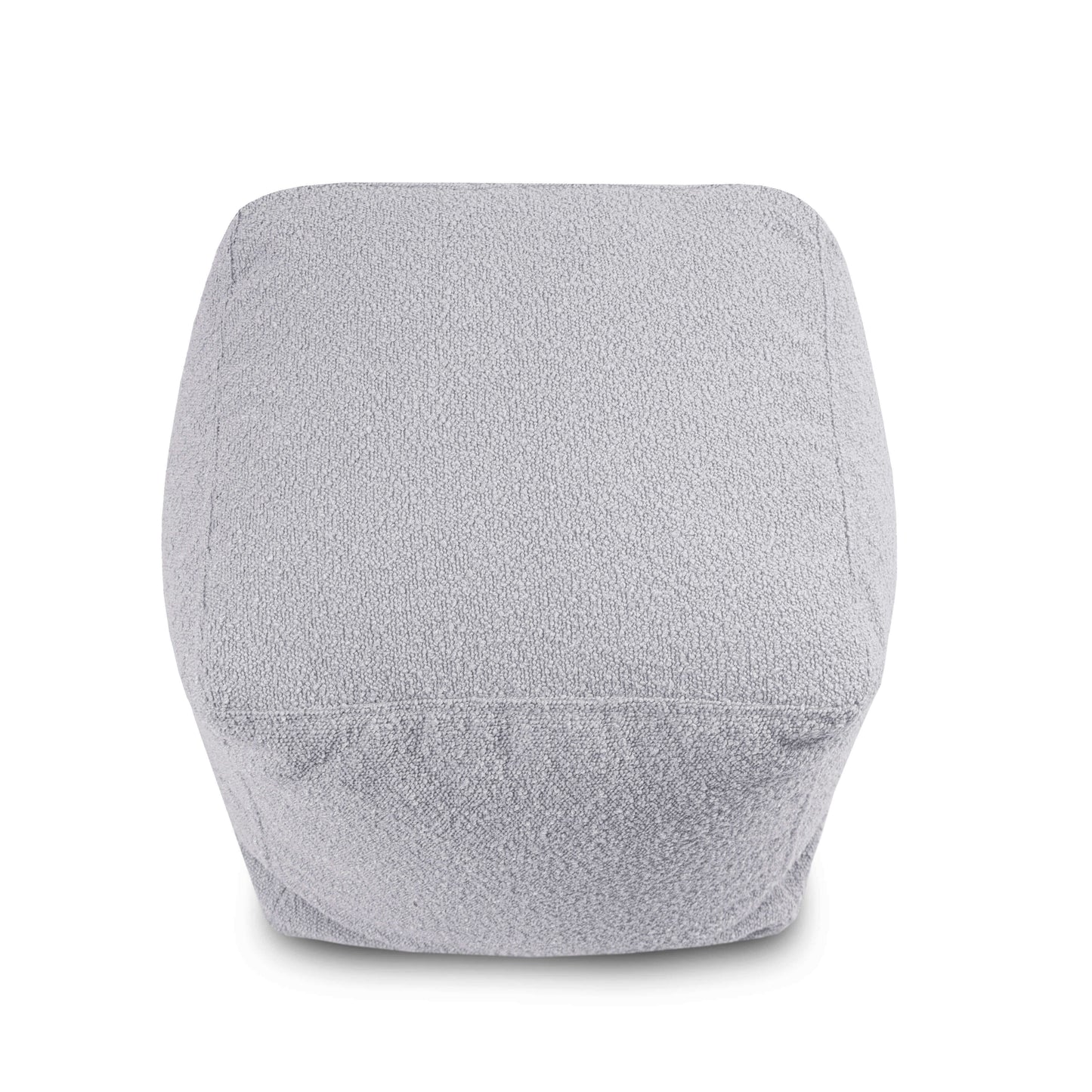 Una otomana compacta cuadrada de bouclé (45×45×40 cm) en gris claro, con una superficie de textura extrasuave-UP MADU puff cuadrado de tela, mostrada desde arriba sobre fondo blanco.