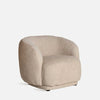 El Sillón tapizado en bouclé crema Privas es un sillón beige de felpa con bordes redondeados que irradia un diseño elegante. Tapizado en lujosa tela bouclé crema, se destaca con gracia sobre un fondo blanco, ofreciendo estilo y comodidad.