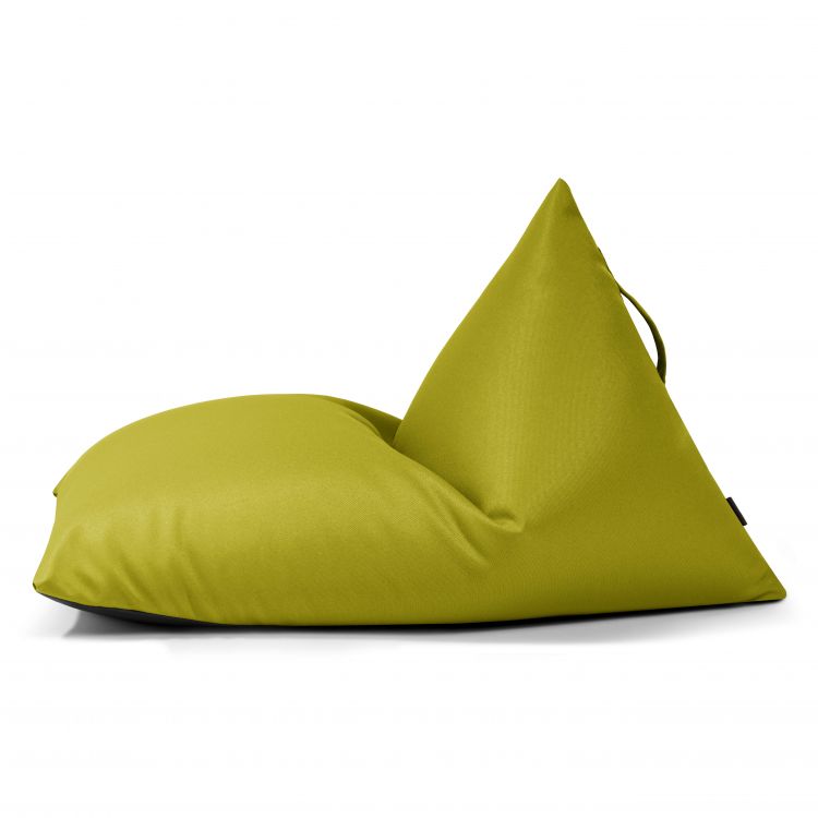 Bean bag puff infantil de tejido ignífugo extra suave 75×110×65 cm RAZZY PROFUSE, triangular y verde, con asa de tela en la parte superior, mostrado de lado sobre fondo blanco.