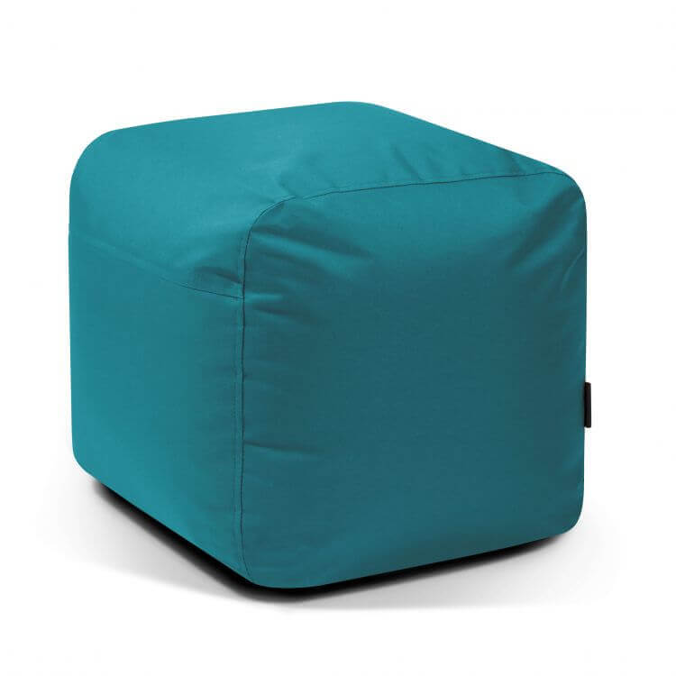 El Pouf cuadrado de tela impermeable brillante 50×50×35 cm - moderno - exterior - PLUS 50 OX presenta bordes suaves y costura lateral sobre fondo blanco, brindando un asiento cómodo para realzar cualquier espacio.