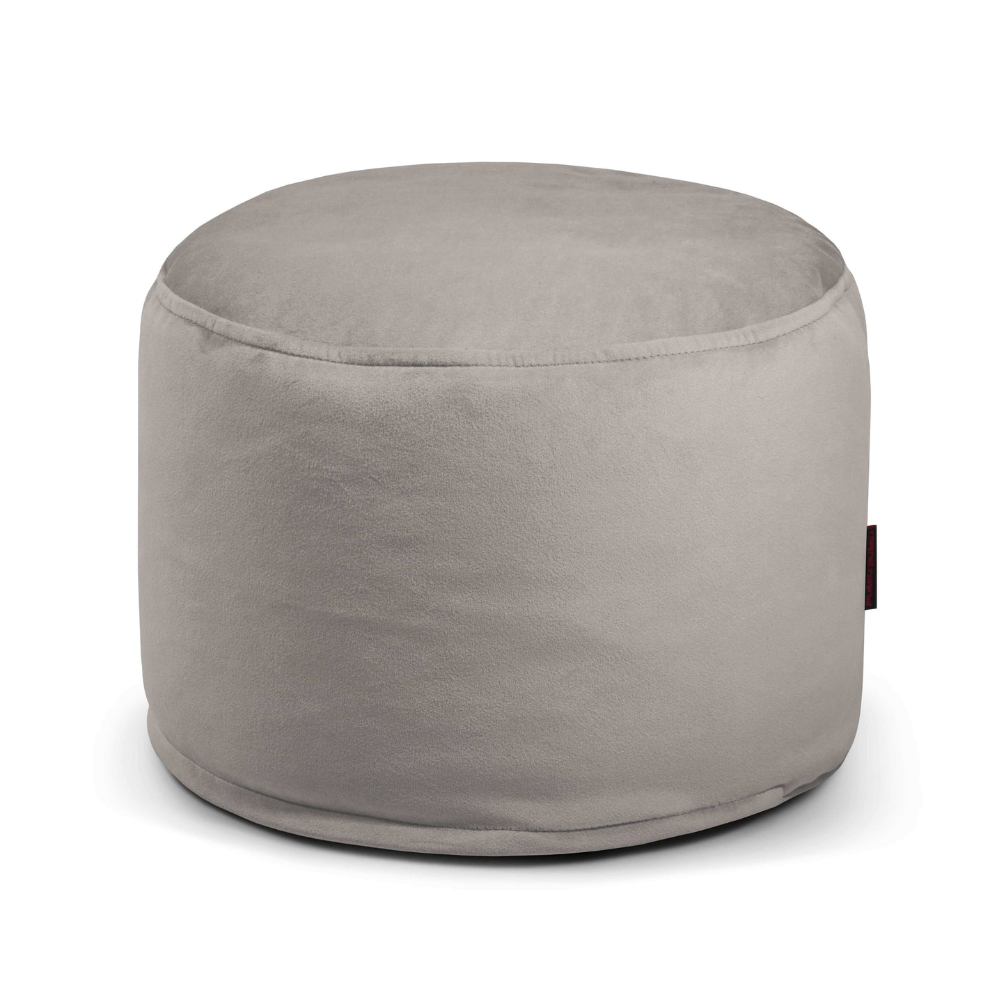 El puff redondo de terciopelo MINI BARCELONA 40×40×30 cm, compacto y suave, es ideal como asiento adicional cómodo para dormitorio o salón, presentado sobre un fondo blanco liso.