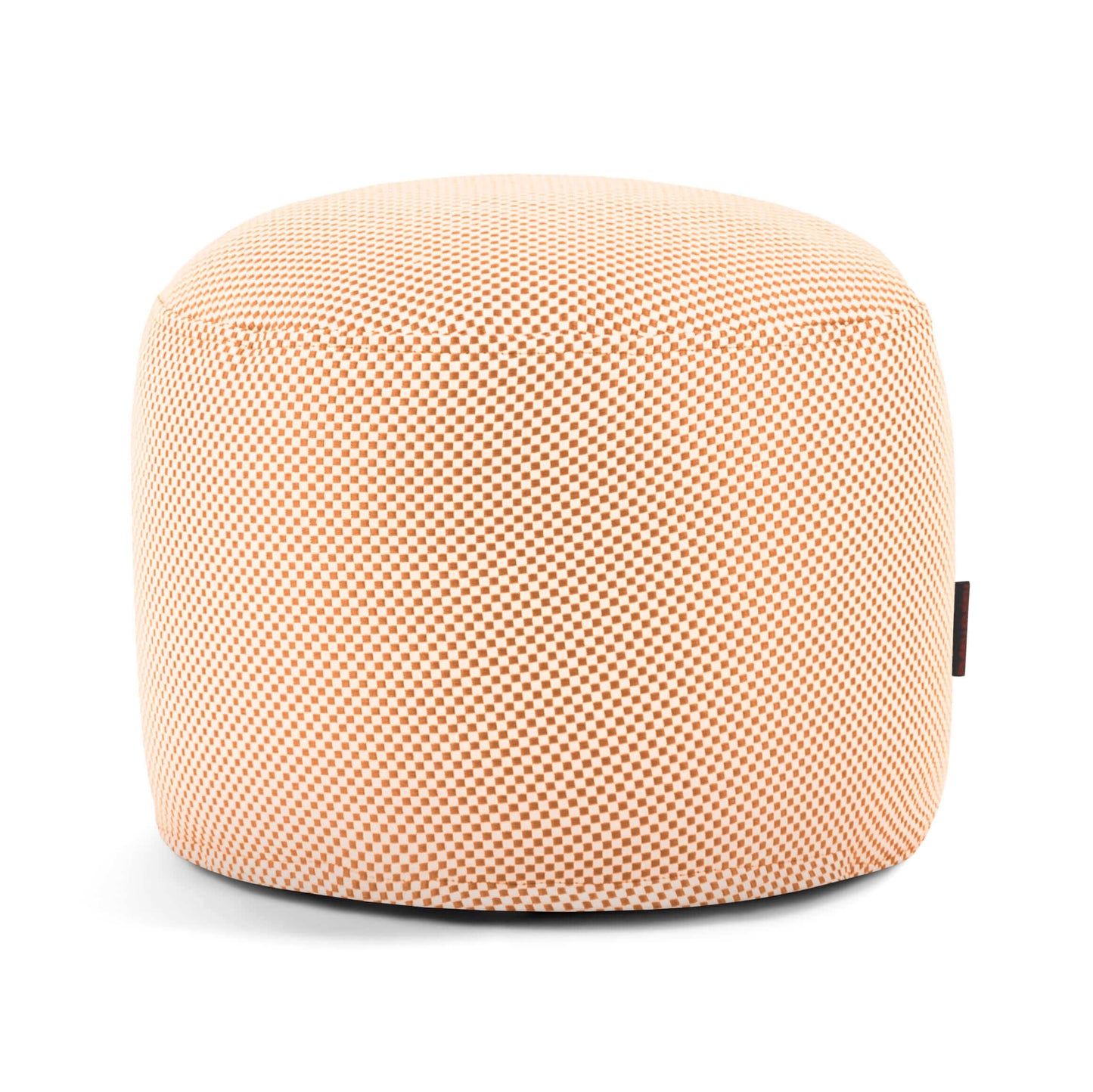 El Pouf Mini Capri Impermeable - Uso Exterior es una otomana redonda, de color naranja y beige, con un estampado de cuadros texturizados, sobre fondo blanco.