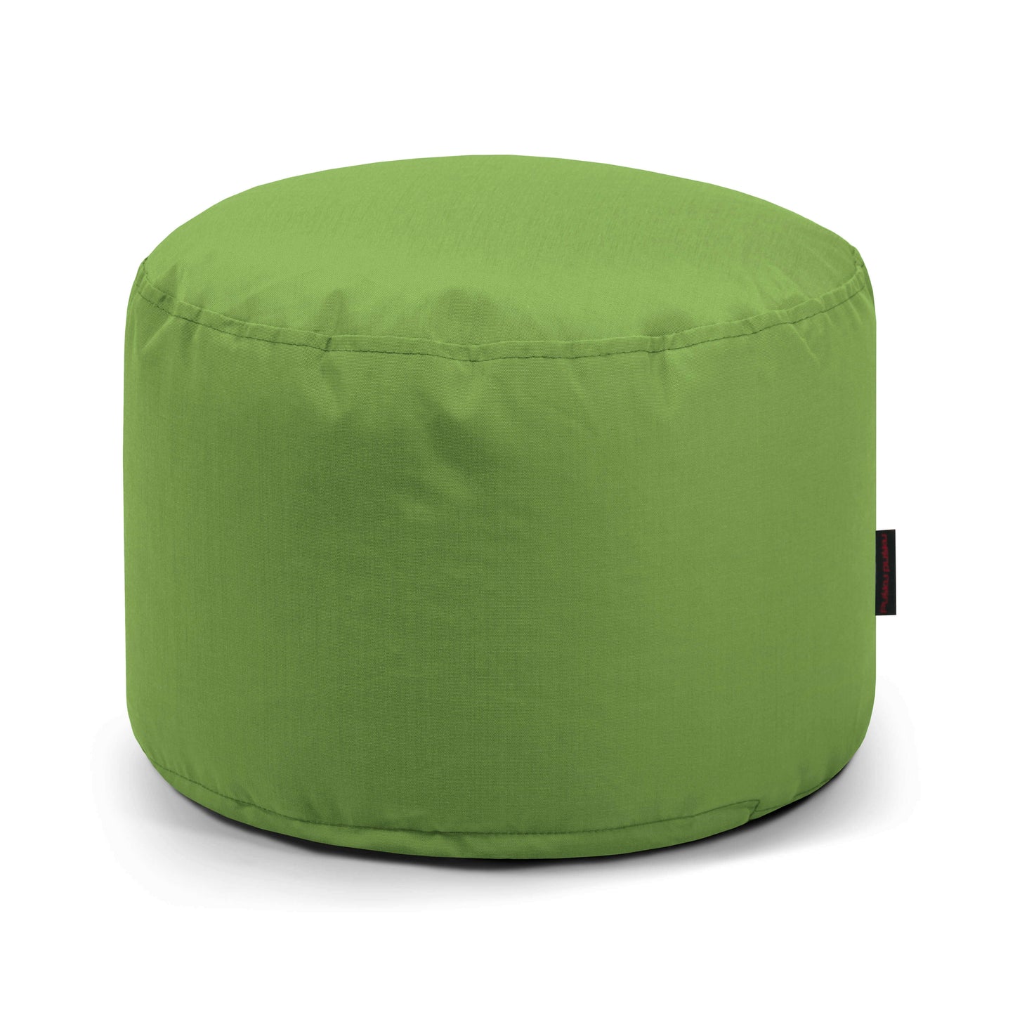 El Pouf Mini Colorin - uso exteriores es una otomana redonda de color verde fabricada con tejido certificado OEKO-TEX, que presenta una superficie lisa y una pequeña etiqueta lateral negra. Este asiento compacto y versátil se muestra sobre un fondo blanco.