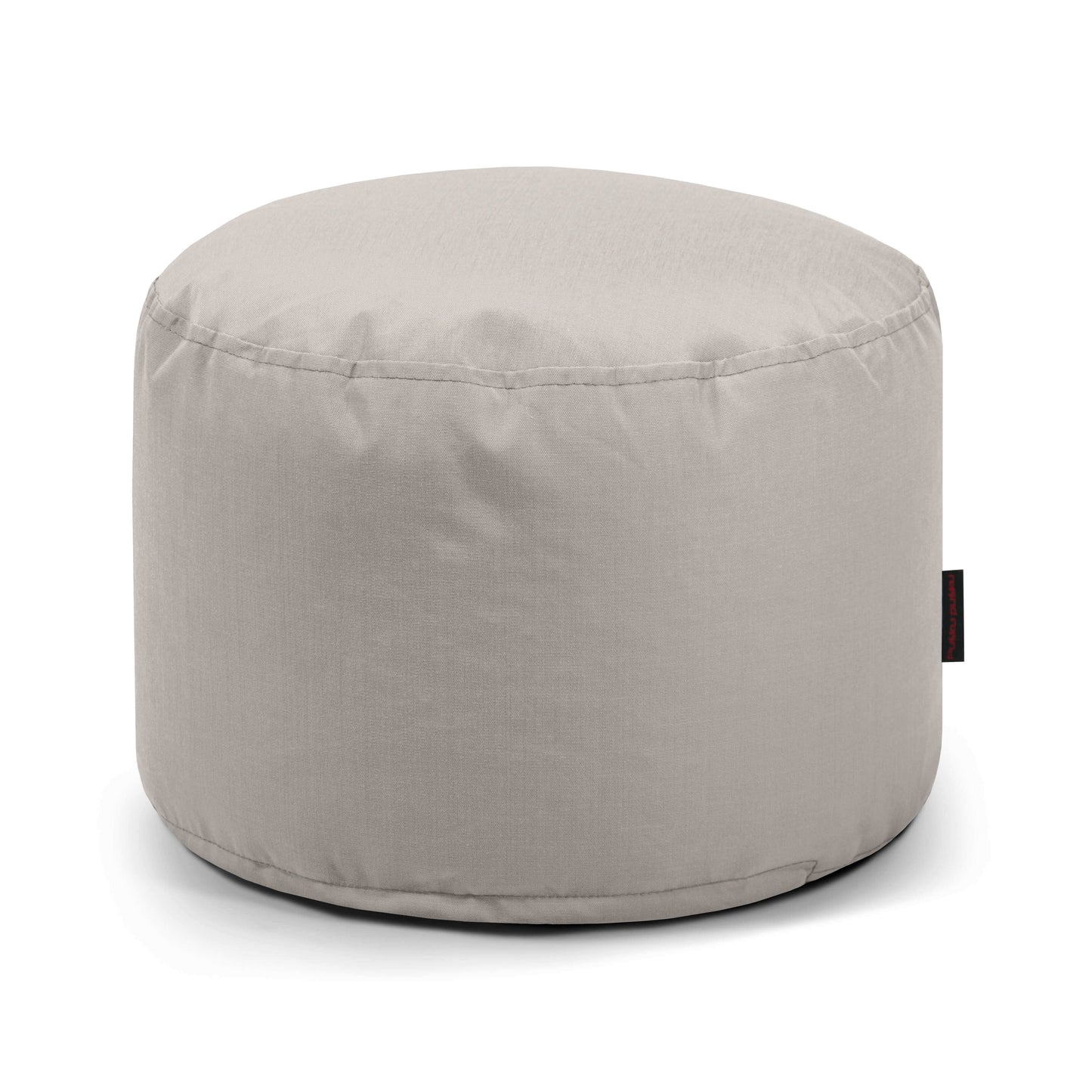 Un Puf Mini Colorin - uso exteriores redondo, de color gris claro, con un suave tejido certificado OEKO-TEX y una pequeña etiqueta lateral negra: un asiento compacto y versátil perfecto para cualquier espacio.