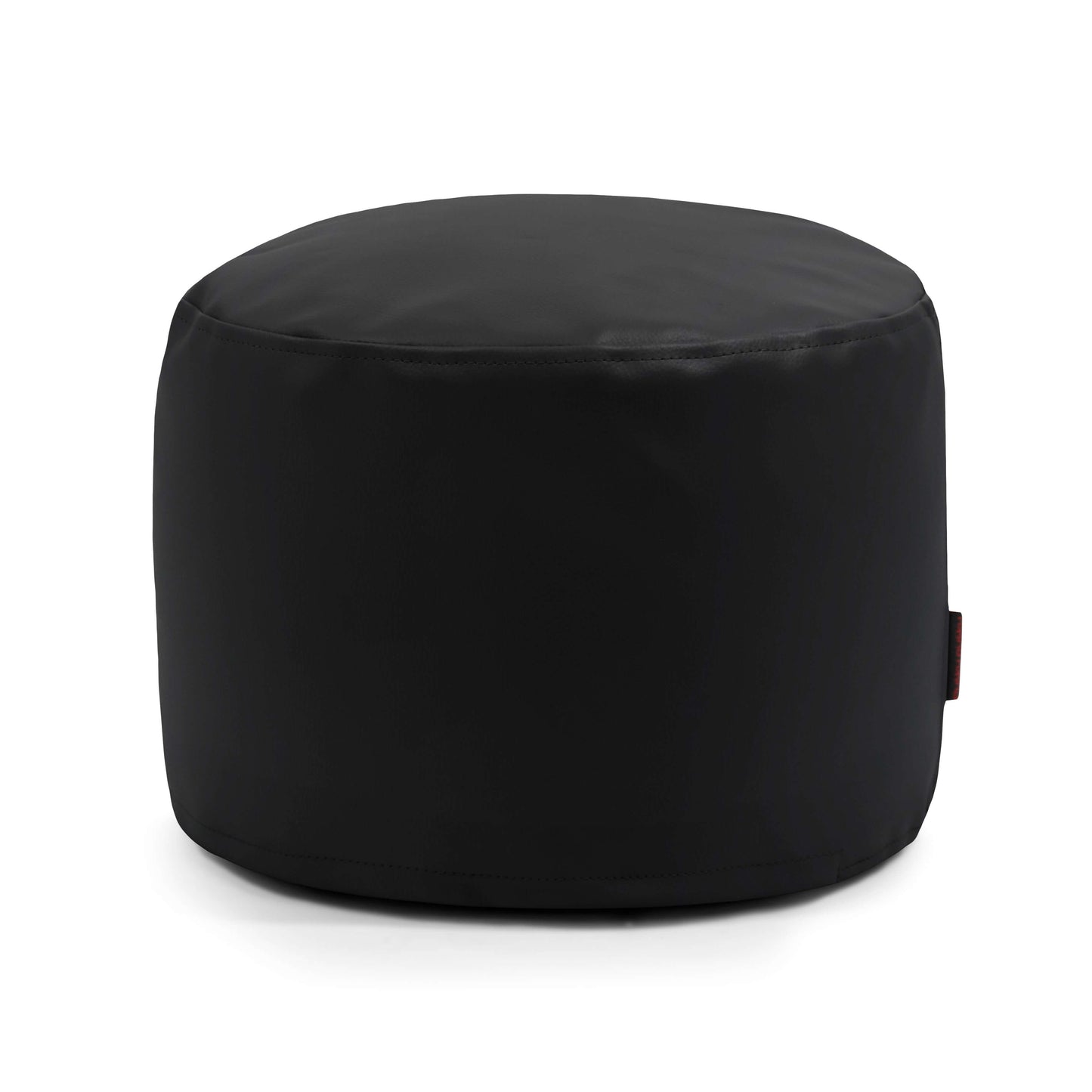 El Pouf Mini Outside - uso exterior es una otomana redonda de tela negra que se muestra sobre un fondo blanco, proporcionando una solución de asiento elegante y compacta para cualquier espacio.