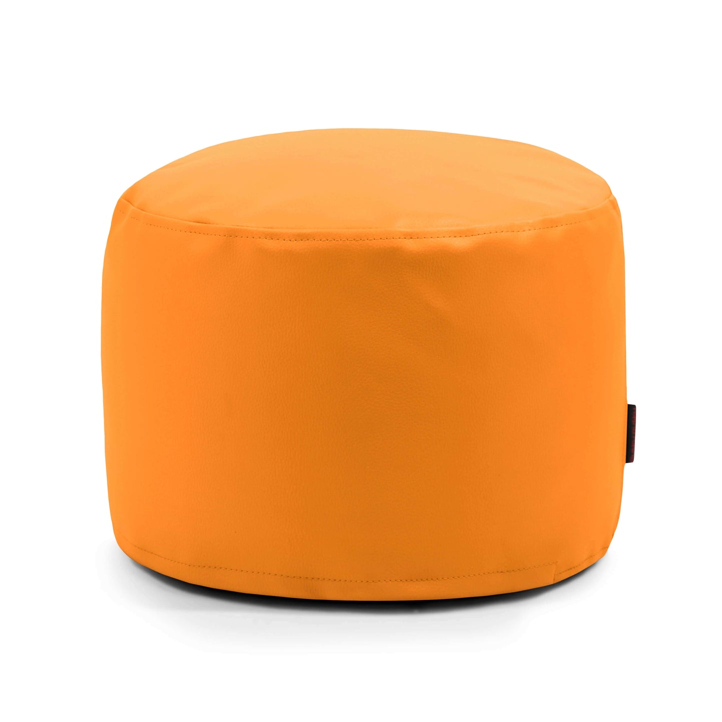 El Pouf Mini Outside - uso exterior es un puf redondo de color naranja brillante y superficie lisa, que se muestra sobre un fondo blanco. Ofrece un asiento elegante, impermeable y compacto, perfecto para cualquier espacio.