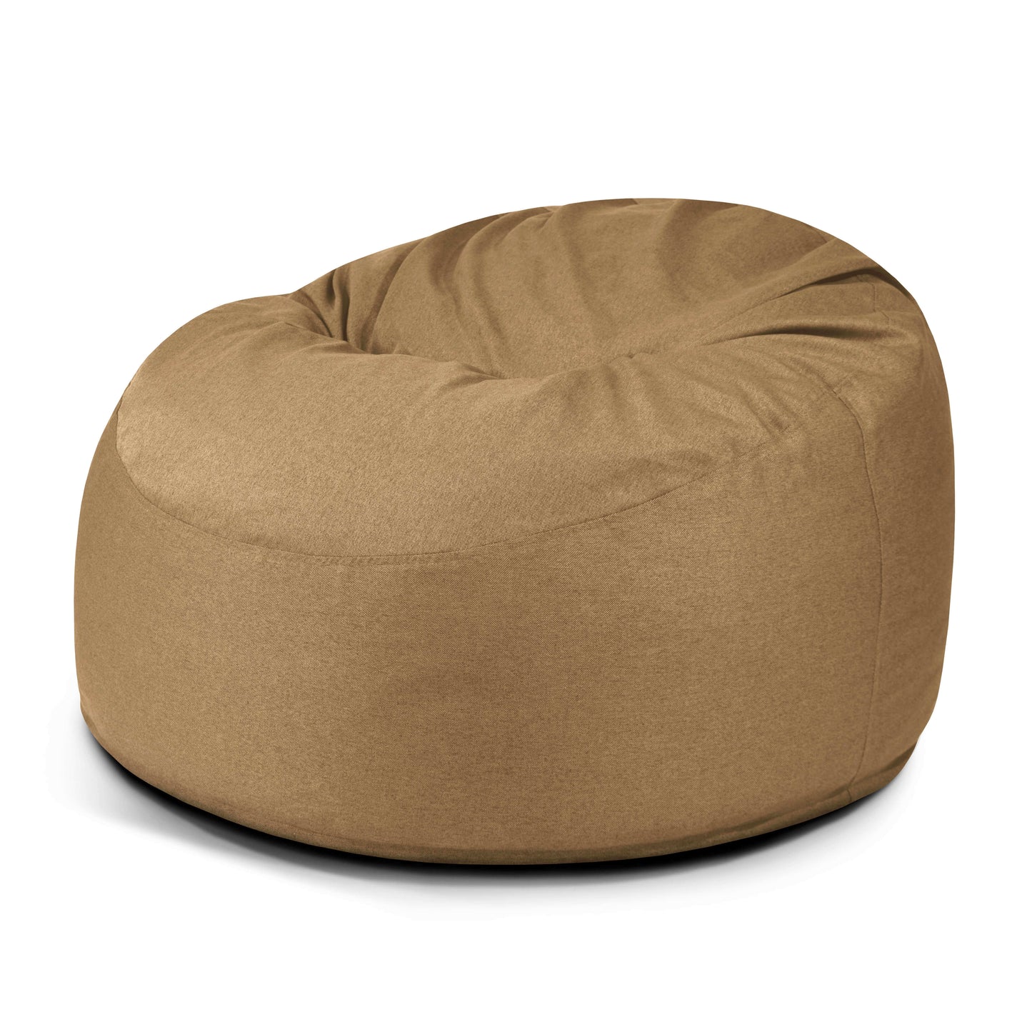 El Foam Bean Bag OM 110 Barcelona tiene una forma grande y redonda y una superficie acolchada de espuma marrón, que aporta comodidad y un estilo moderno, perfecto como mueble moderno, sobre un fondo blanco liso.
