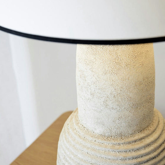 Lámpara de mesa en Cerámica Mitu