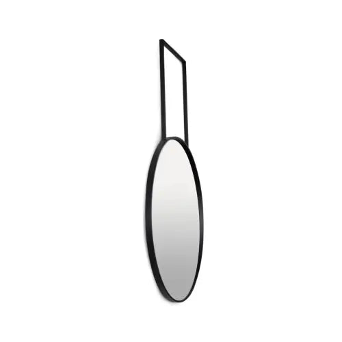Espejo One Eyed moderno con una forma ovalada alargada y un marco minimalista negro.